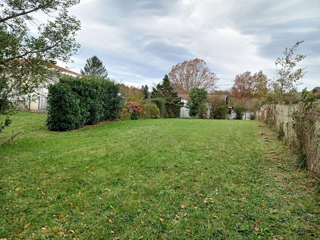 Terrain à SAINT-PEE-SUR-NIVELLE