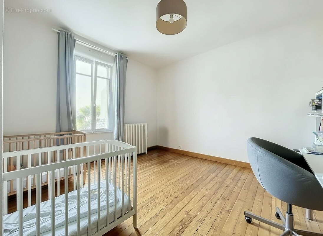 Quartier Republique - Maison 7 pièces 146m2 - photo 6