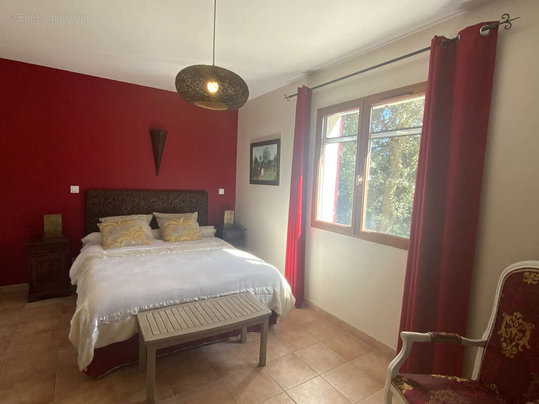 À quelques minutes d'Uzès, dans un cadre exceptionnel et paisible. - photo 14