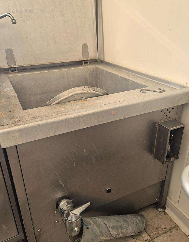 Commerce à SAINT-ROMAIN-DE-BENET