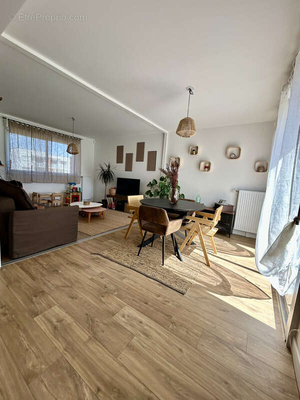 Maison à MONTREUIL-LE-GAST