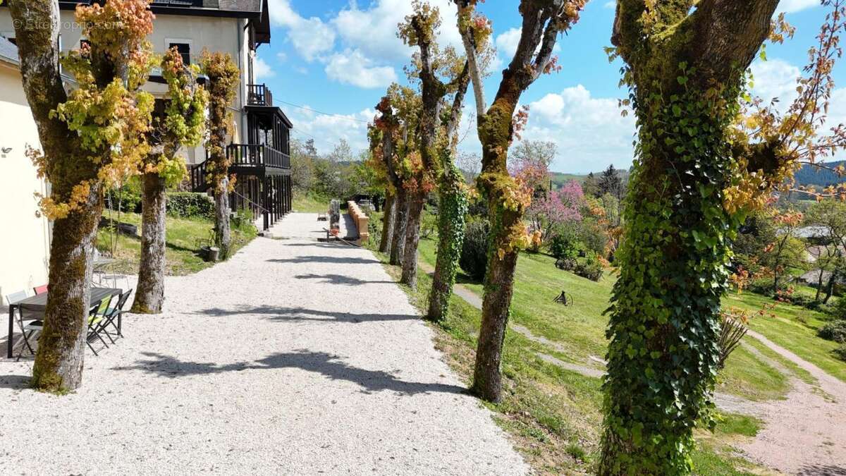 Maison à LA CELLE-EN-MORVAN