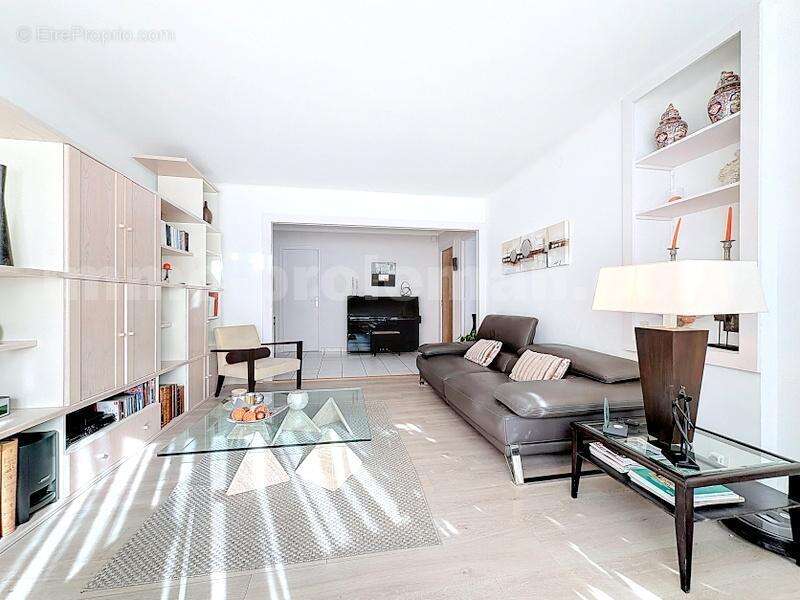 Appartement_T4_Annemasse_transformé_en_T3_Proche_Genève_Ceva_tram_Suisse_investissement_hyper_centre_Séjour_ - Appartement à ANNEMASSE