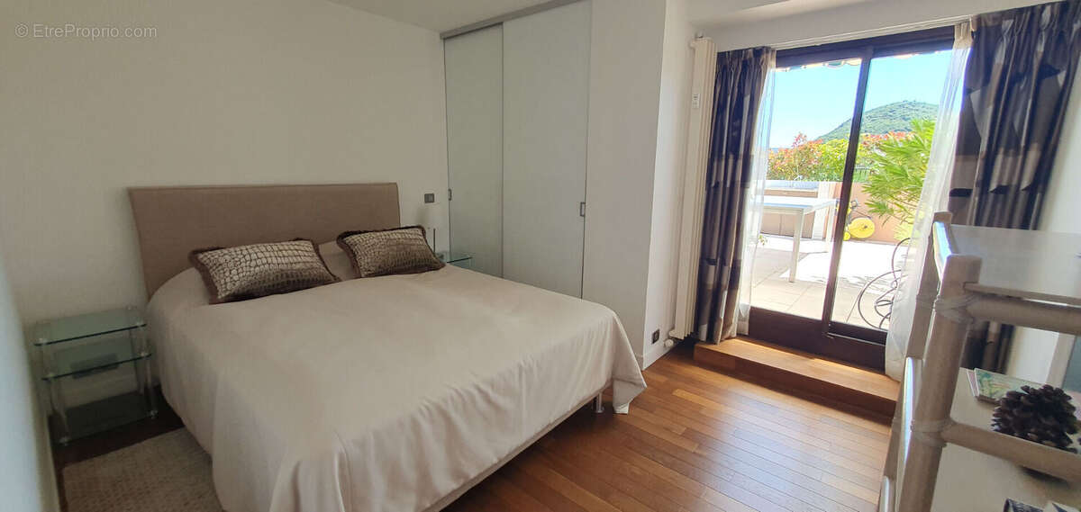 Appartement à MANDELIEU-LA-NAPOULE