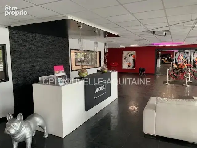 Commerce 2100 m² à Gond-Pontouvre  - photo 3