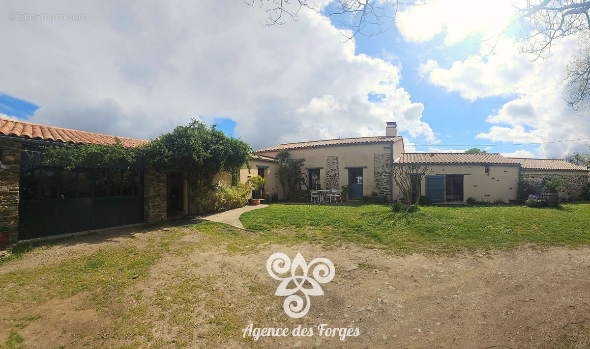 Maison à SAINT-JULIEN-DE-CONCELLES