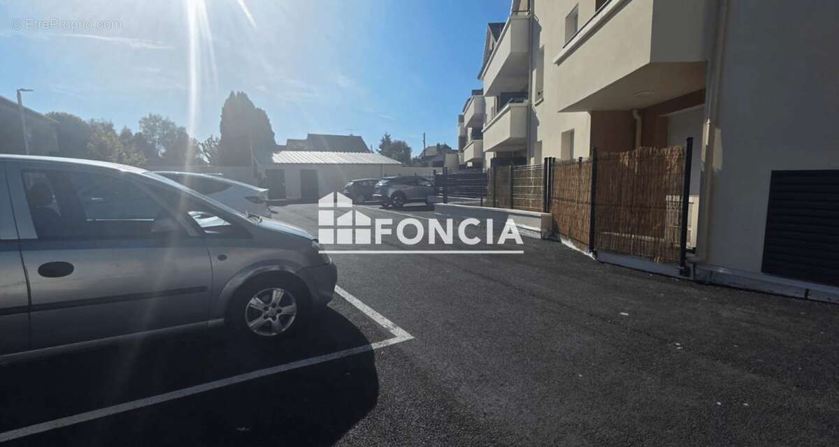 Parking à LOUVRES