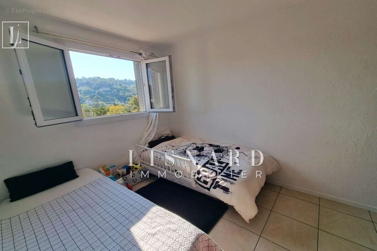 Appartement à VALLAURIS