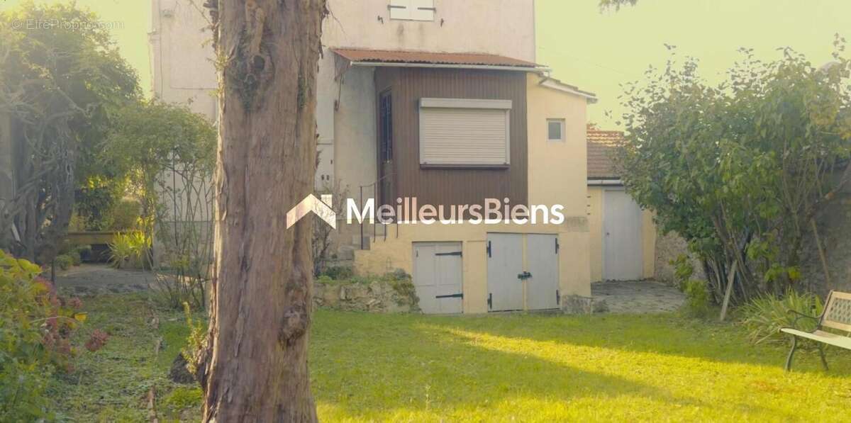 Maison à SAINT-THIBAULT-DES-VIGNES