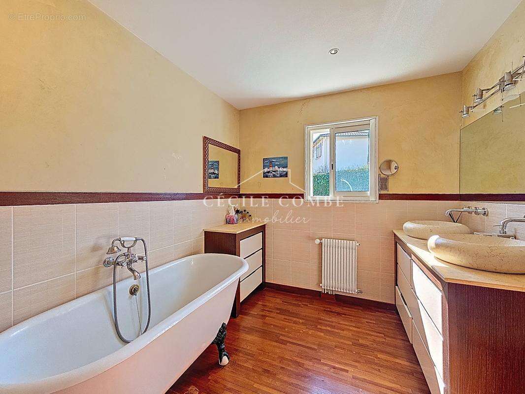 Maison à SAINT-LAURENT-DE-MURE