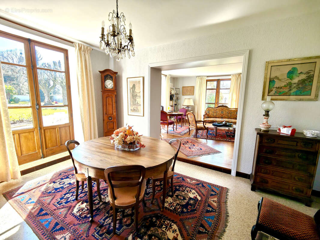 Maison à VILLIEU-LOYES-MOLLON