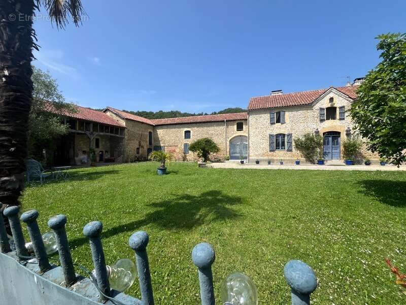 PLAISANCE DU GERS 10 min: ELEGANTE MAISON DE CARACTERE, restaurée par architecte, 320m2, 4700m2 en partie clos - photo 50