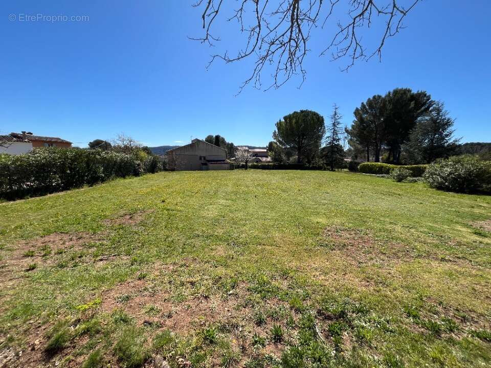 Terrain 1121 m² à Salernes  - photo 4