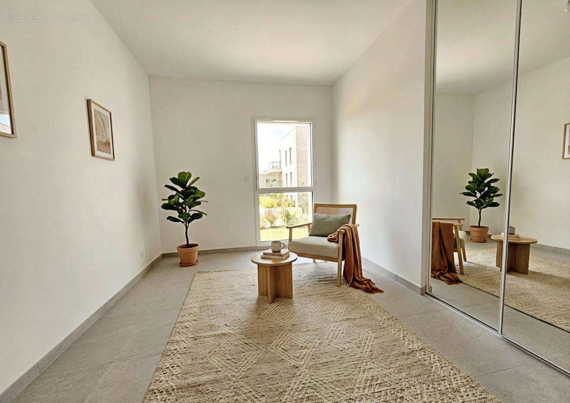 Grand appartement t3 avec terrasse et vue port a vendre a saint-mandrier / pin rolland - photo 4