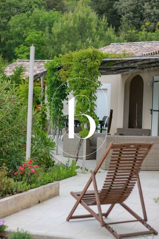 Maison à LA ROQUE-SUR-CEZE