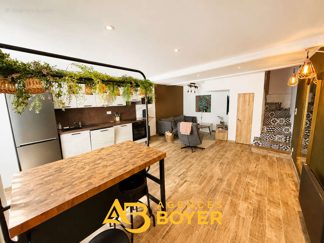 Appartement à SIGNES