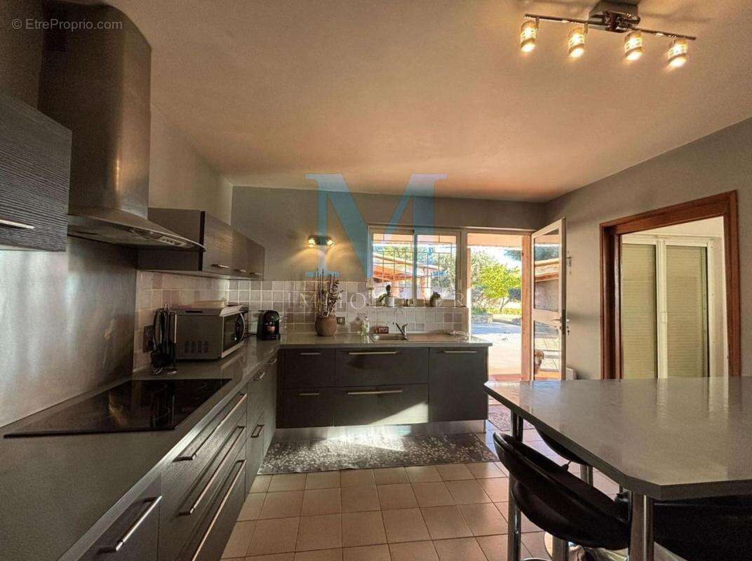 La Cadière-d’Azur À quelques minutes des plages : Magnifique maison de plain-pied de 177 m², lumineuse et sans vis-à-vis - photo 10