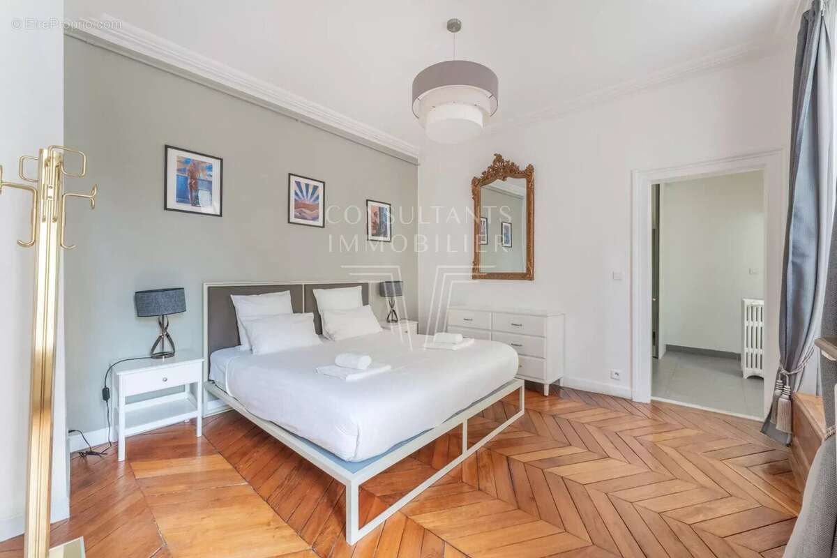 Appartement à PARIS-7E