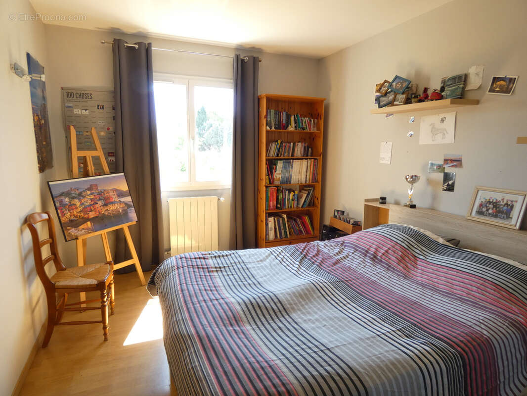 Maison à SAINT-CHAPTES