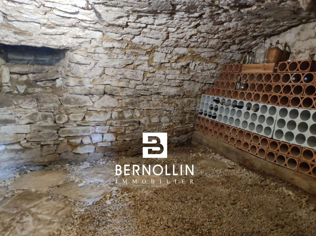 Maison à COURMANGOUX