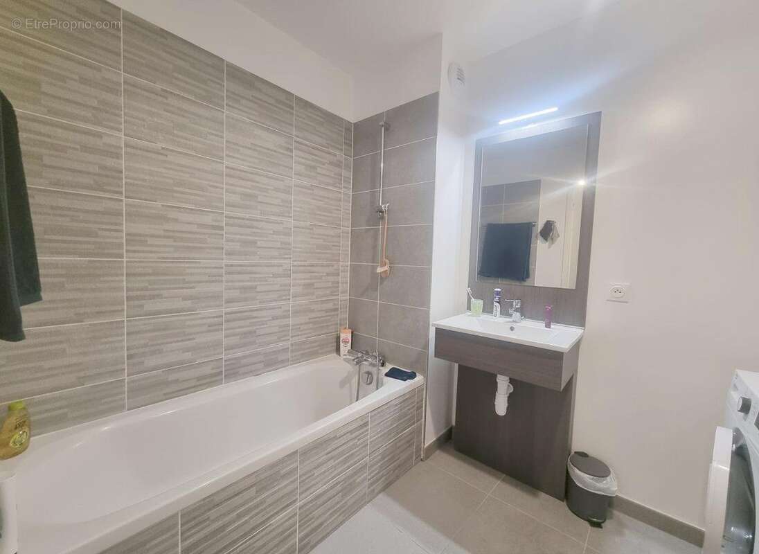 Appartement à PAREMPUYRE