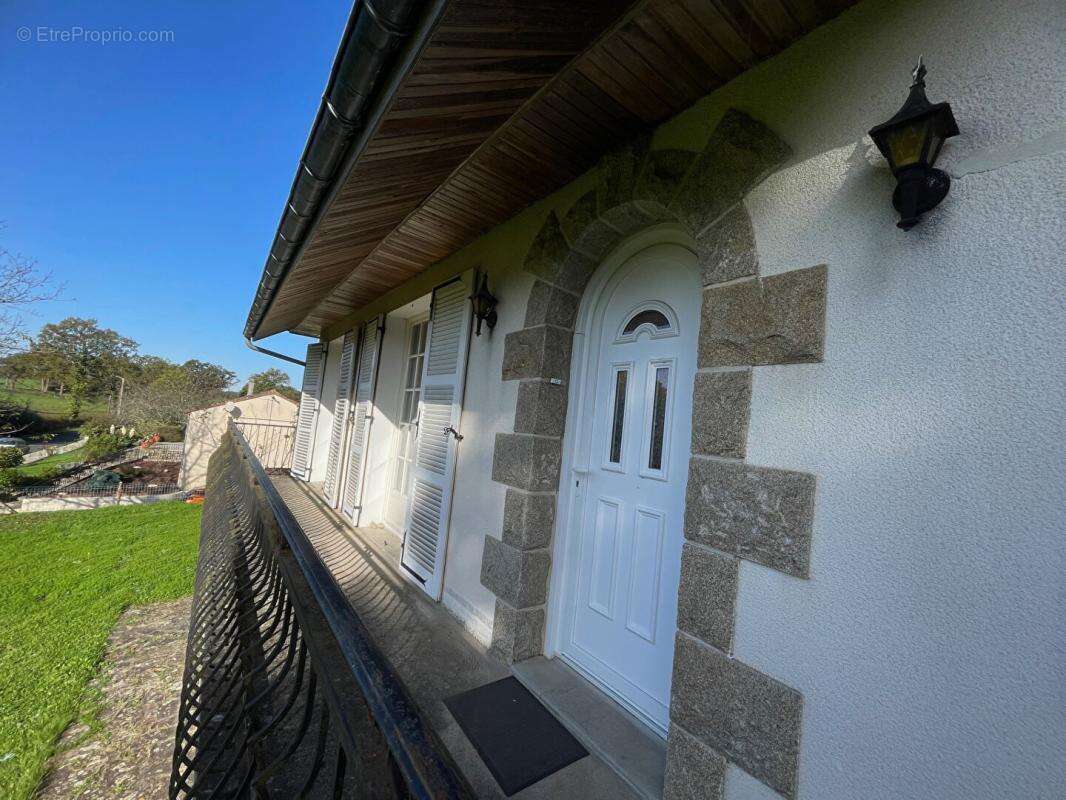 Maison Familiale sur terrain de 1385 m2, surface au sol de 191m2 - photo 3