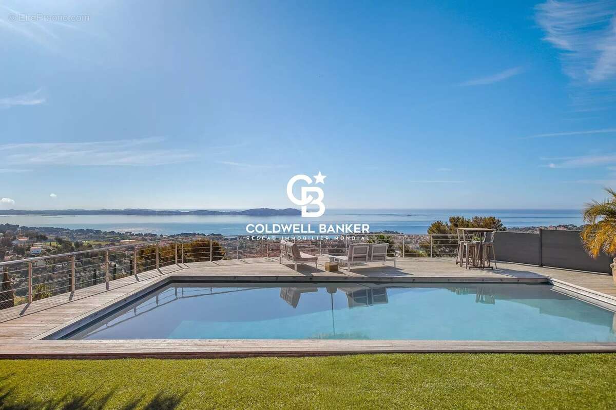 Maison à CARQUEIRANNE