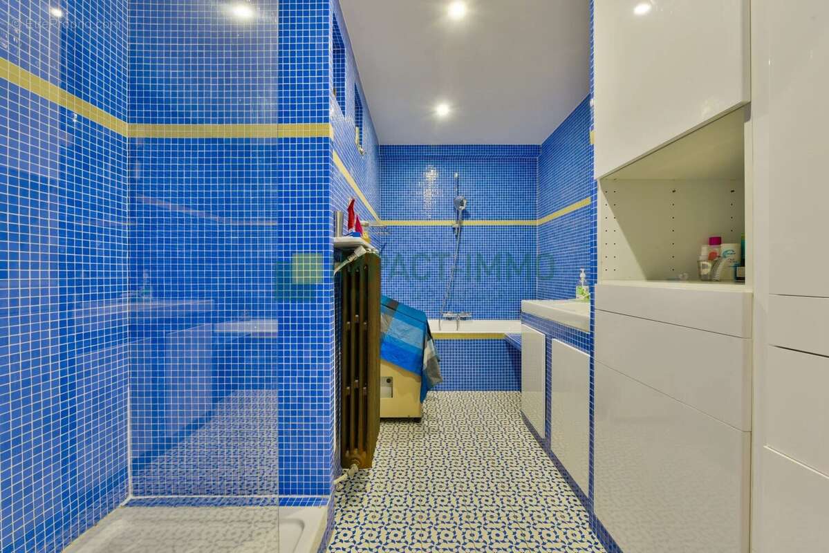 Appartement à COURBEVOIE