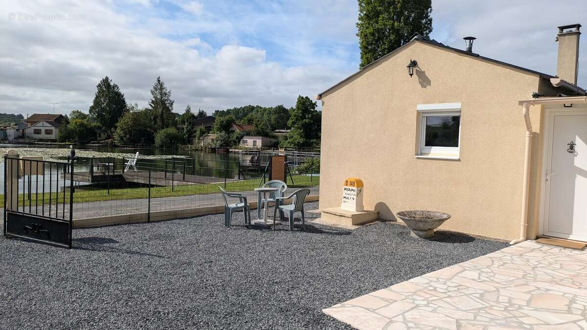 Maison à MILLY-SUR-THERAIN