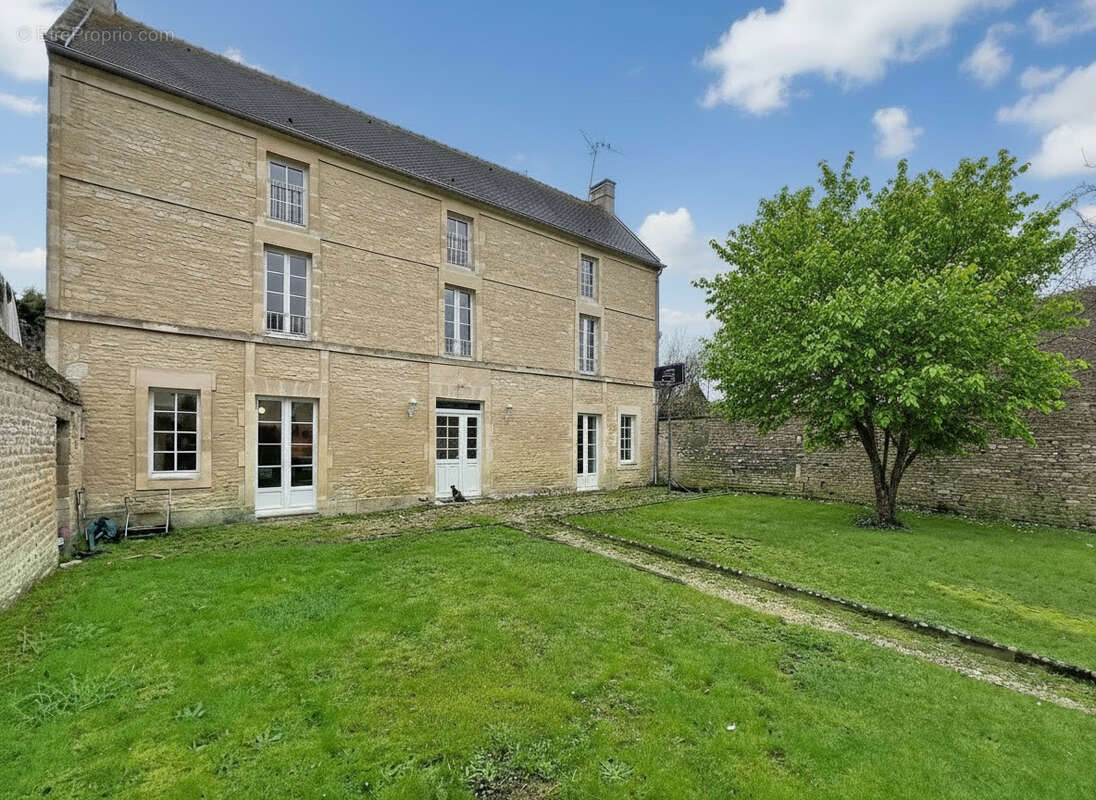 Maison à ANGUERNY