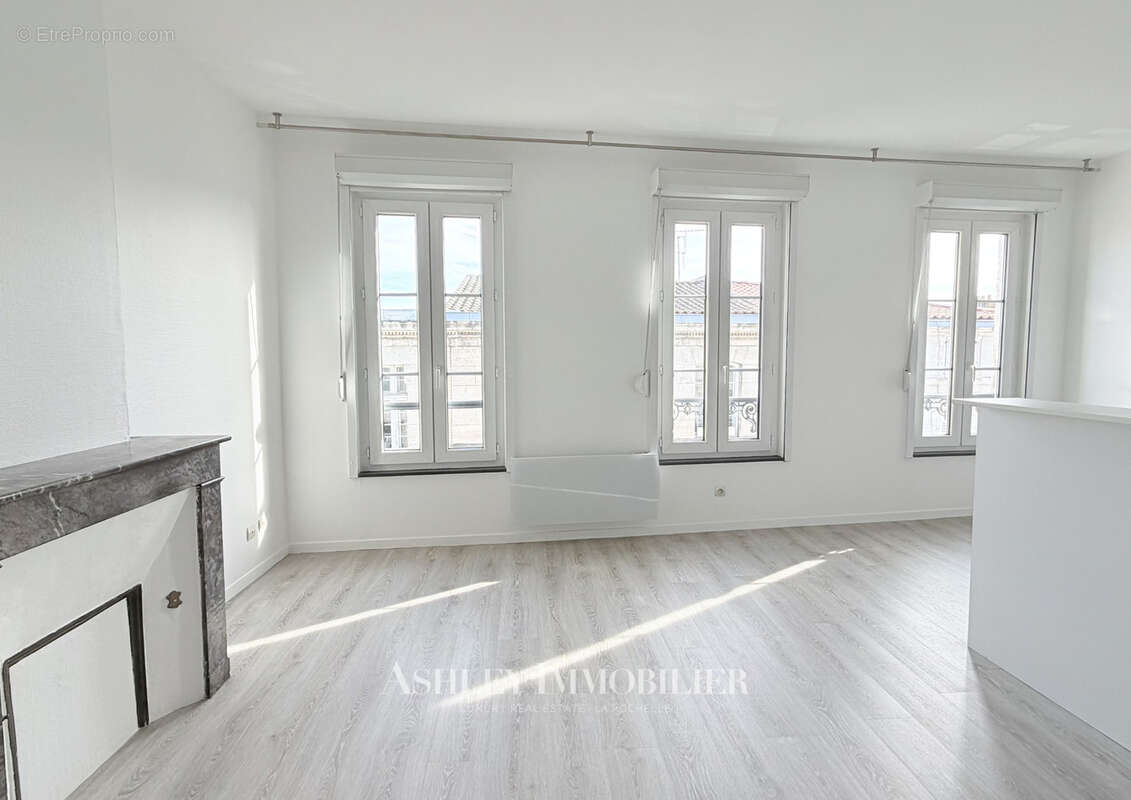 À vendre : immeuble de caractère situé à seulement 200 m du marché central de La Rochelle, comprenant 7 appart - photo 2