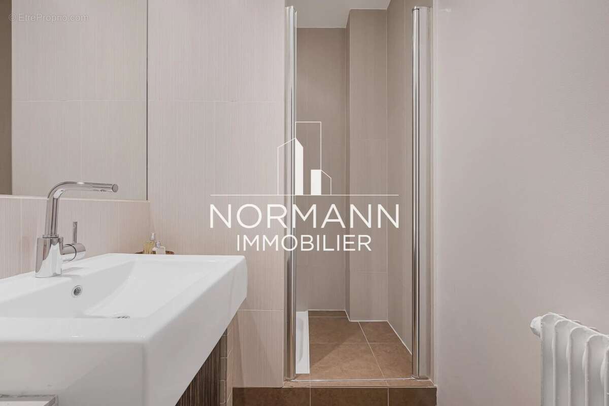 Appartement à PARIS-8E