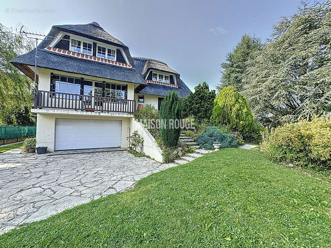 Maison à LE MESNIL-SAINT-DENIS