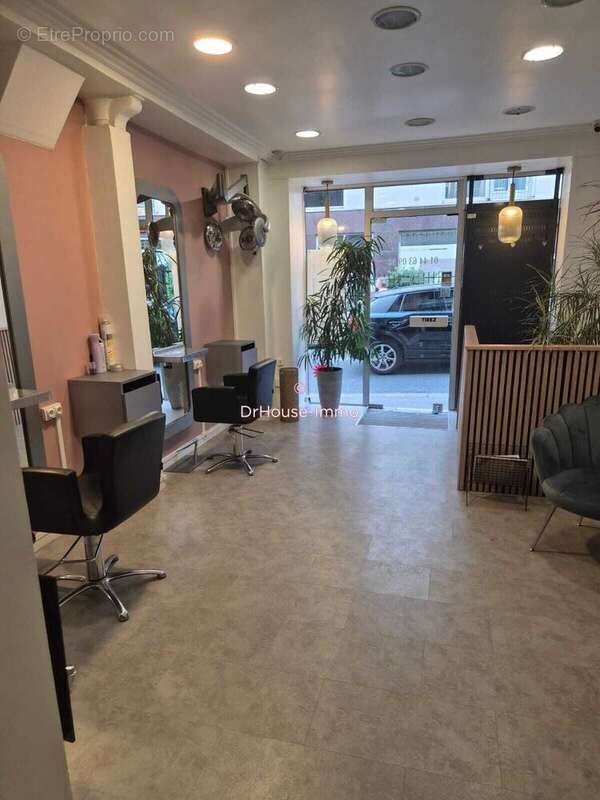 Commerce à PARIS-9E