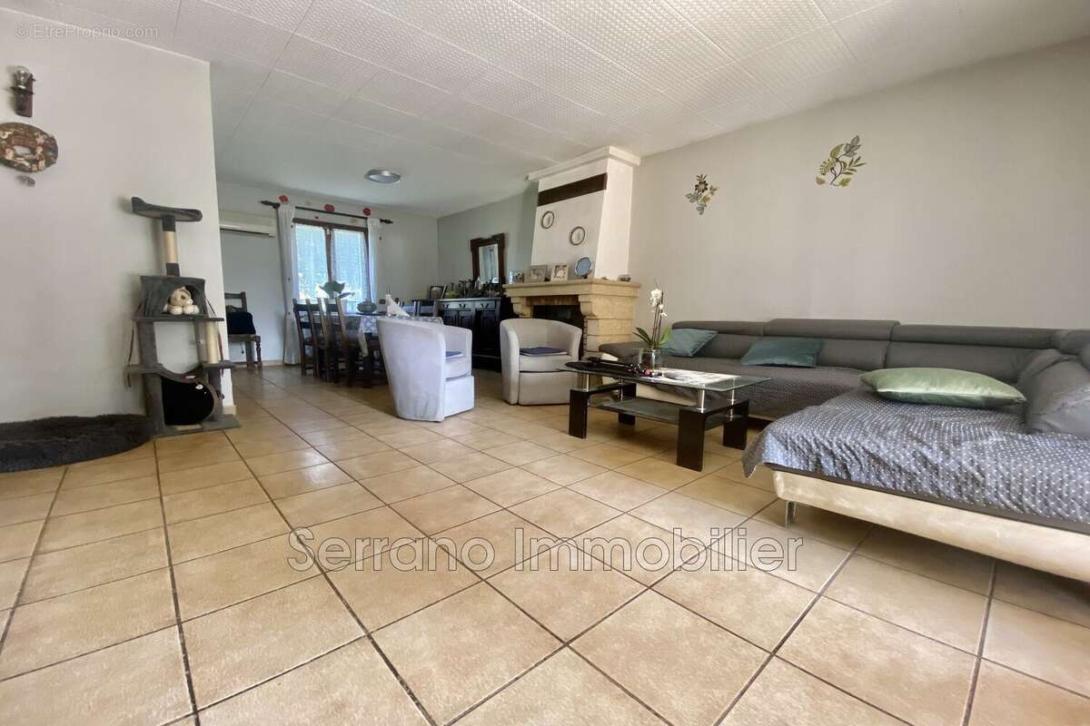 Maison 164 m² à Saint-Etienne-Du-Gres  - photo 4