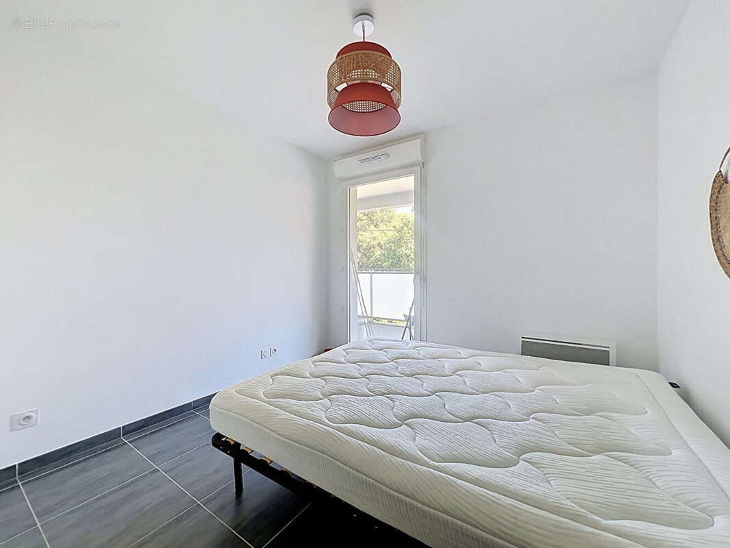 COUP DE COEUR ! Magnifique T3 avec terrasse de 20 m² et garage - Résidence récente -DPE A - photo 8