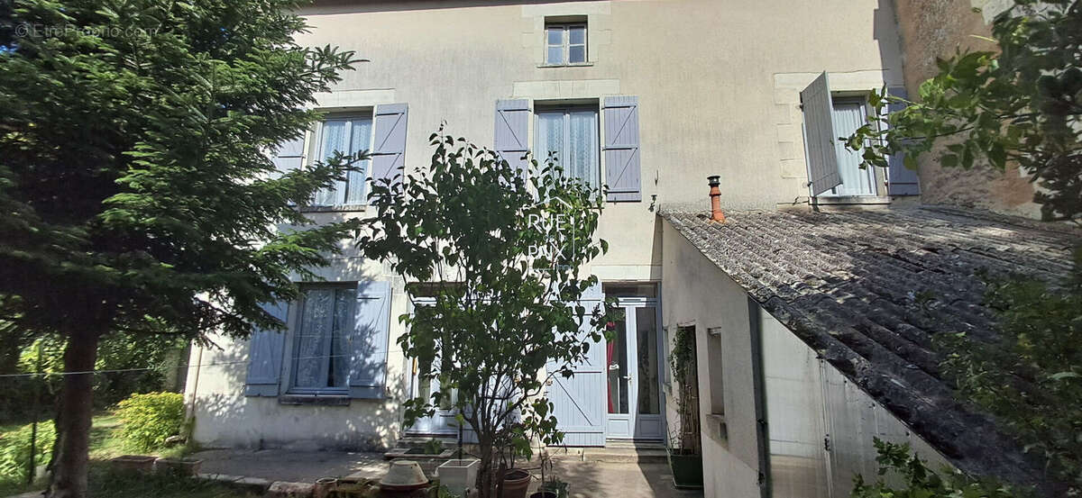 Maison à LENCLOITRE