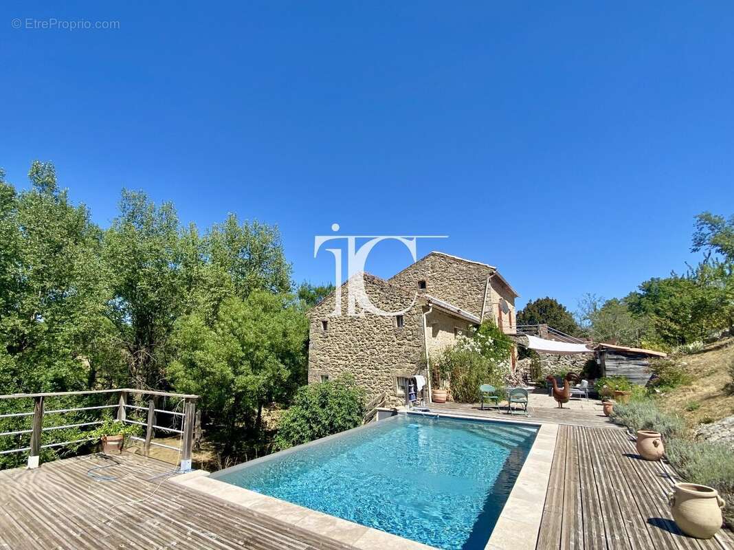 Maison à SAINT-PAUL-LE-JEUNE