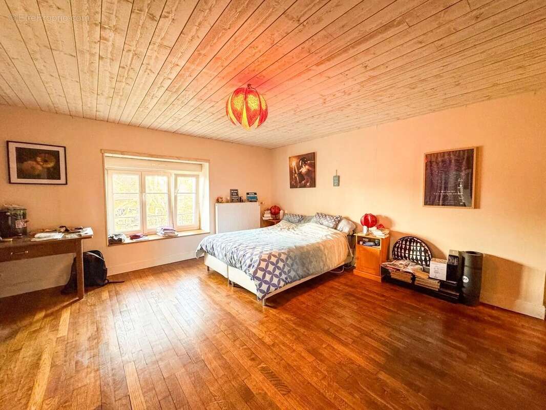 Maison à SAINT-BROINGT-LE-BOIS