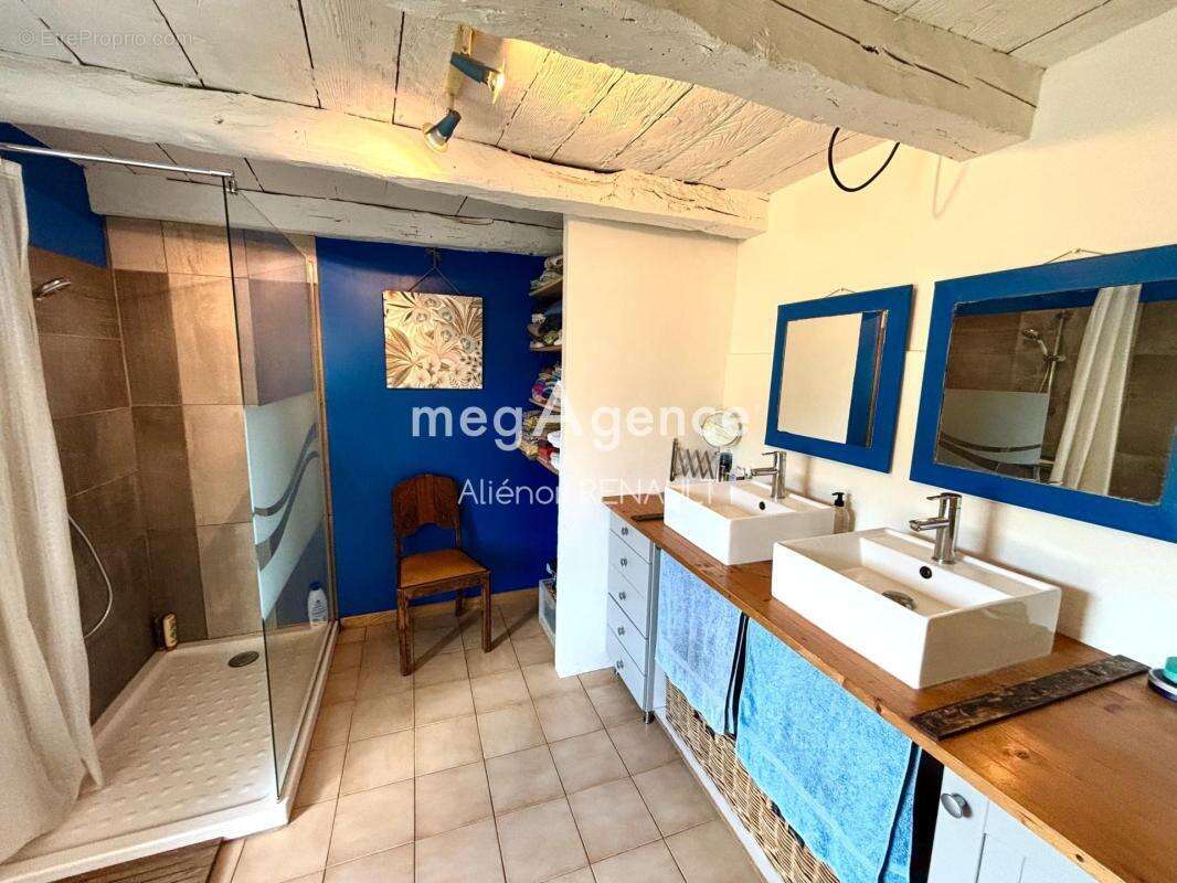 Maison en pierre avec piscine, gîte et dépendances - 203 m2 - photo 12