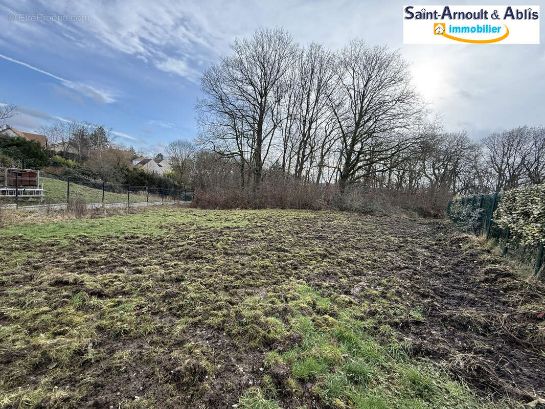Terrain à SAINT-ARNOULT-EN-YVELINES