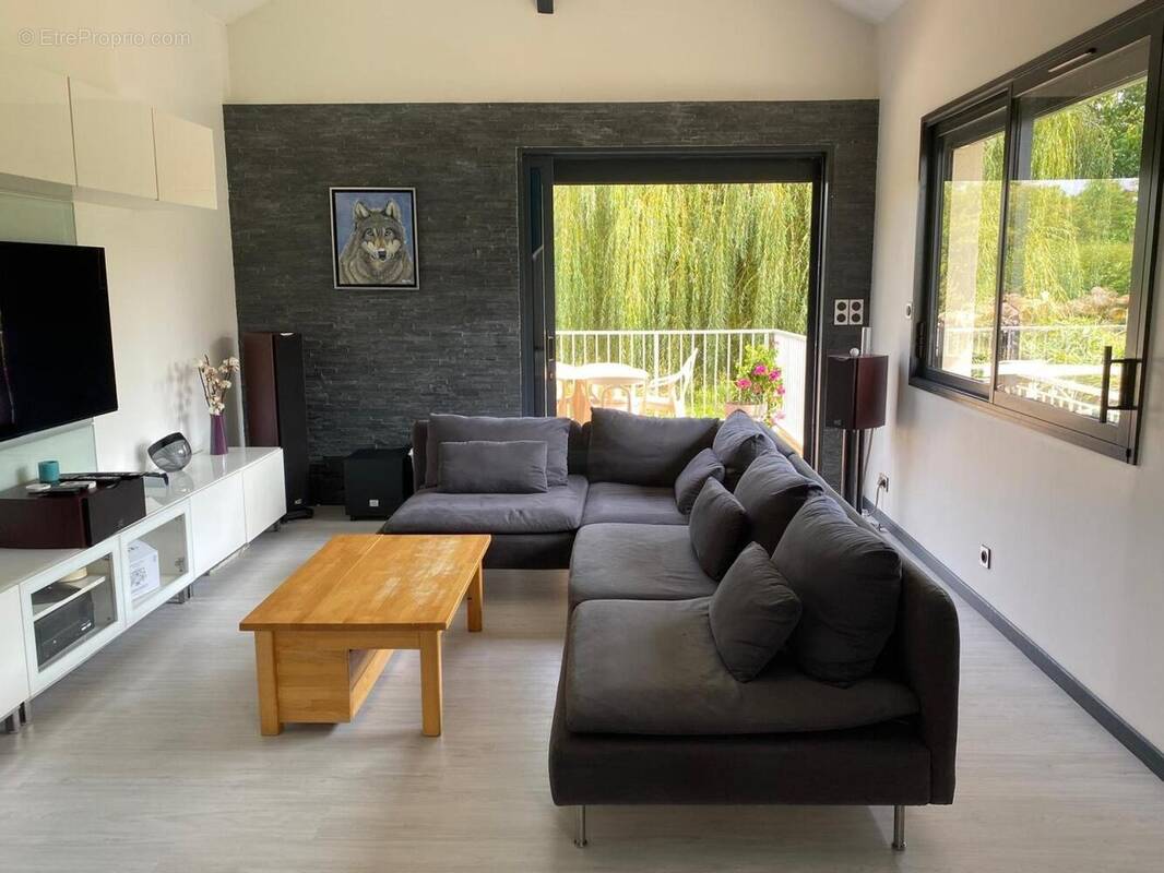 Photo 1 - Maison à SAINT-ROMAIN-DE-JALIONAS