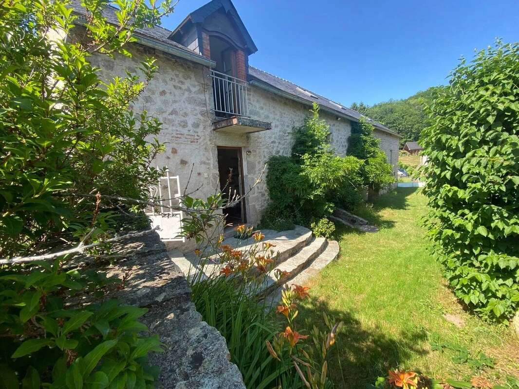 Exclusivité, Bourgogne, Parc du Morvan, Secteur ALLIGNY EN MORVAN, maison 121 m² env  sur plus de 2 600 m² de terrain attenant. - photo 2