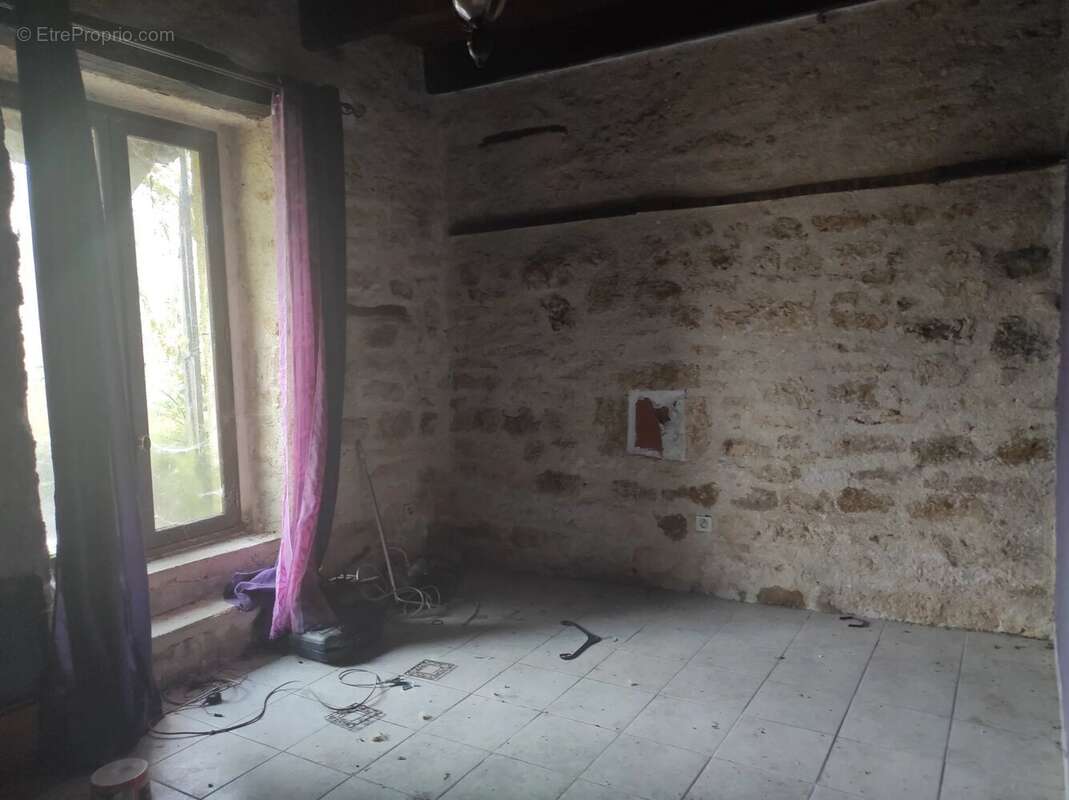 Maison à PUYLAROQUE