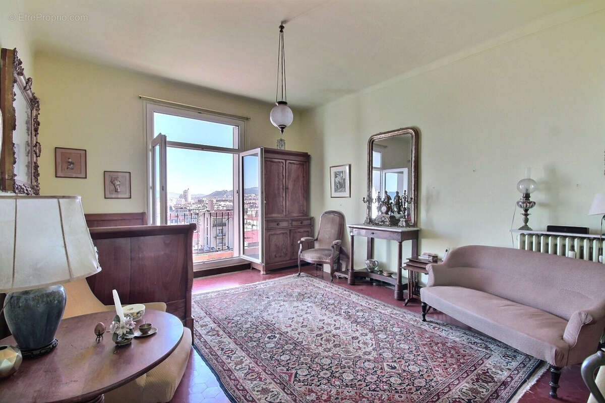 Appartement à MARSEILLE-6E