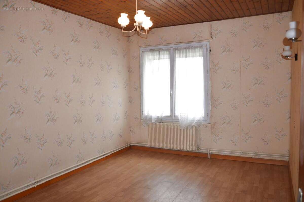 Maison à BEAULIEU-SOUS-LA-ROCHE