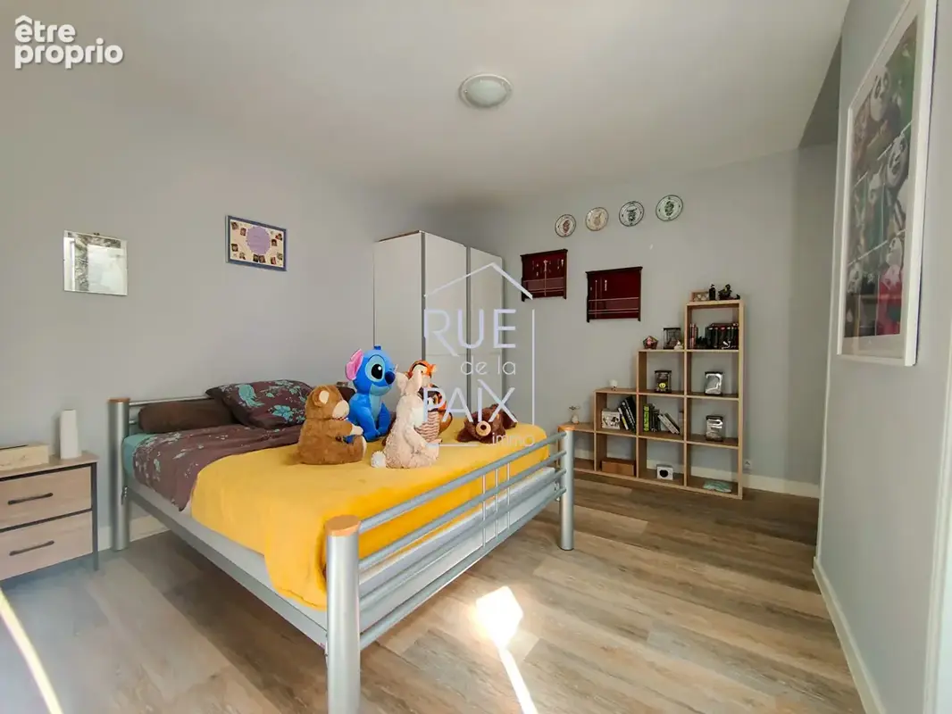 Immeuble Mirebeau 358 m2 - 6 logements + dépendances - photo 14