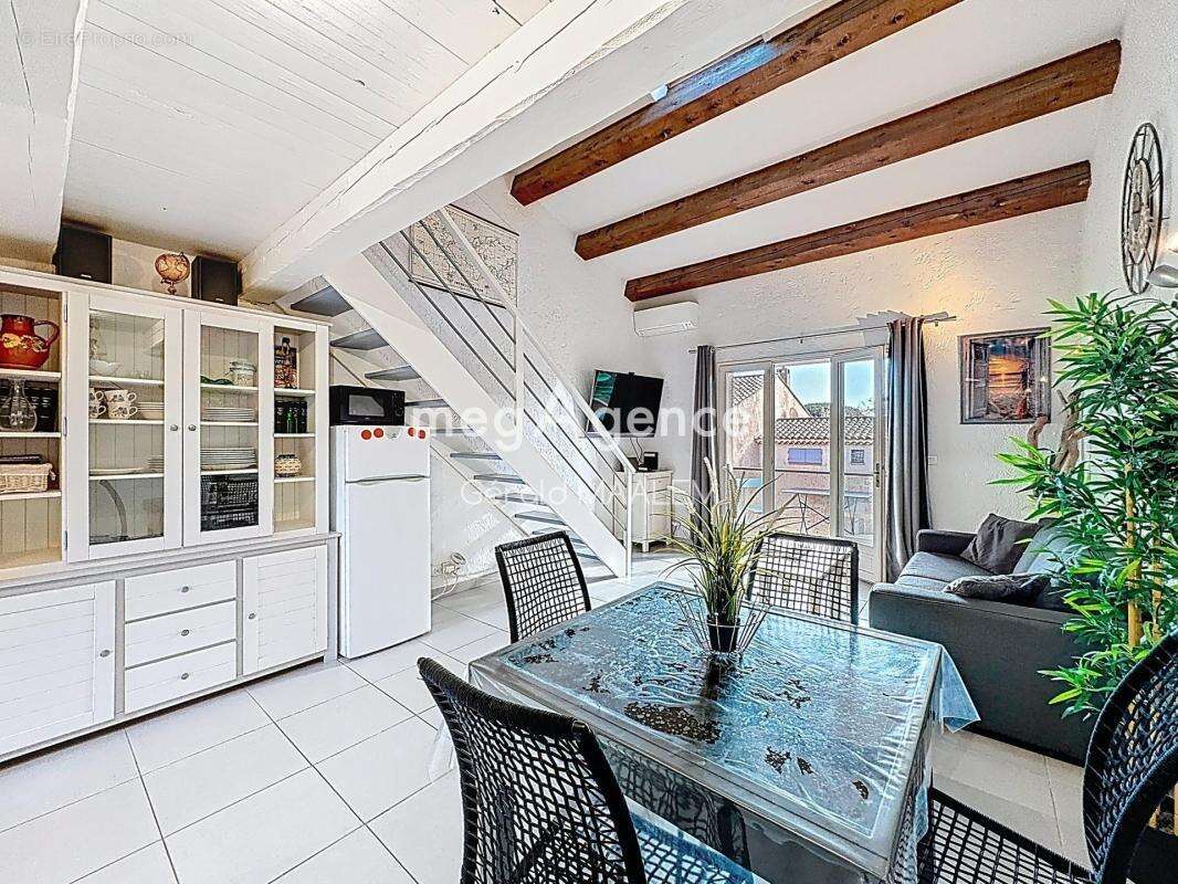 Appartement à ROQUEBRUNE-SUR-ARGENS