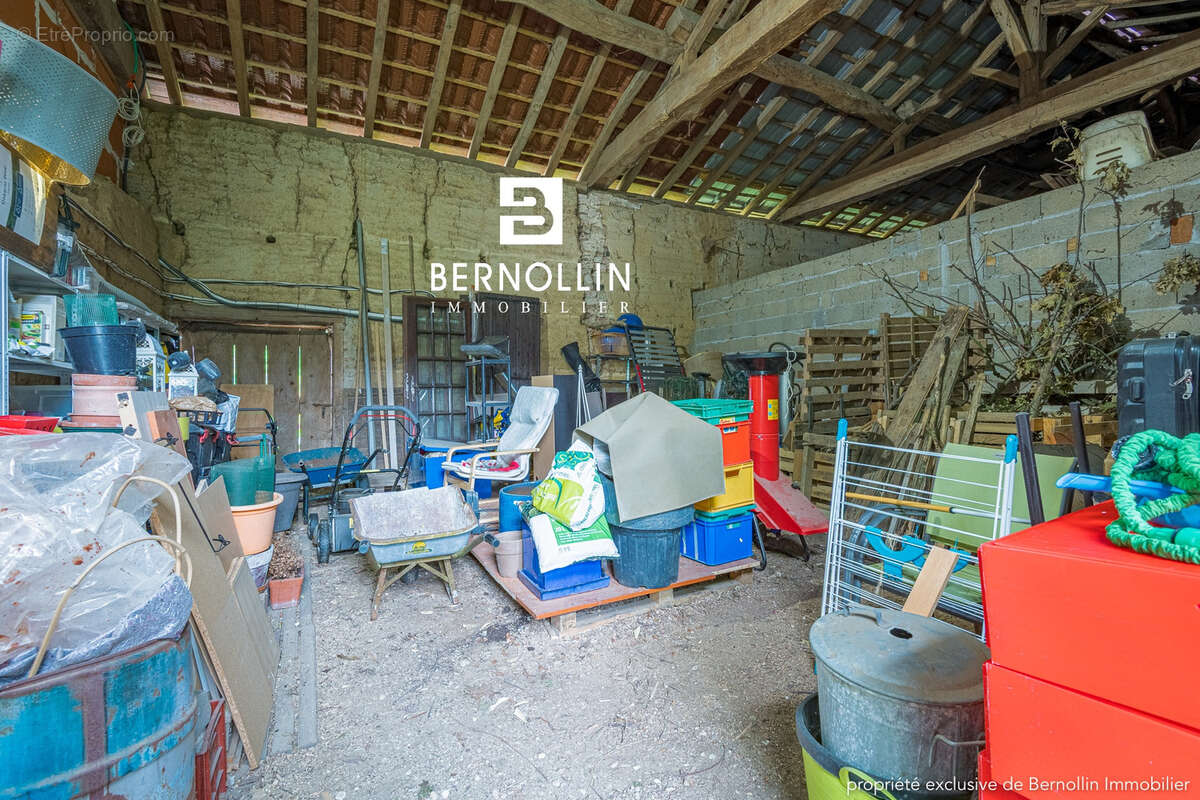 COUP DE COEUR à Curtafond - Propriété de charme de 300 m2 - 11 pièces - photo 31