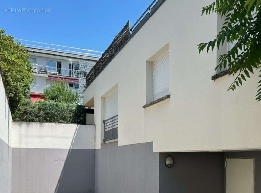 Riedisheim appartement 4 pièces, 82 m2, 3 chambres, une terrasse semi couverte au RDC d'une petite résidence. - photo 7